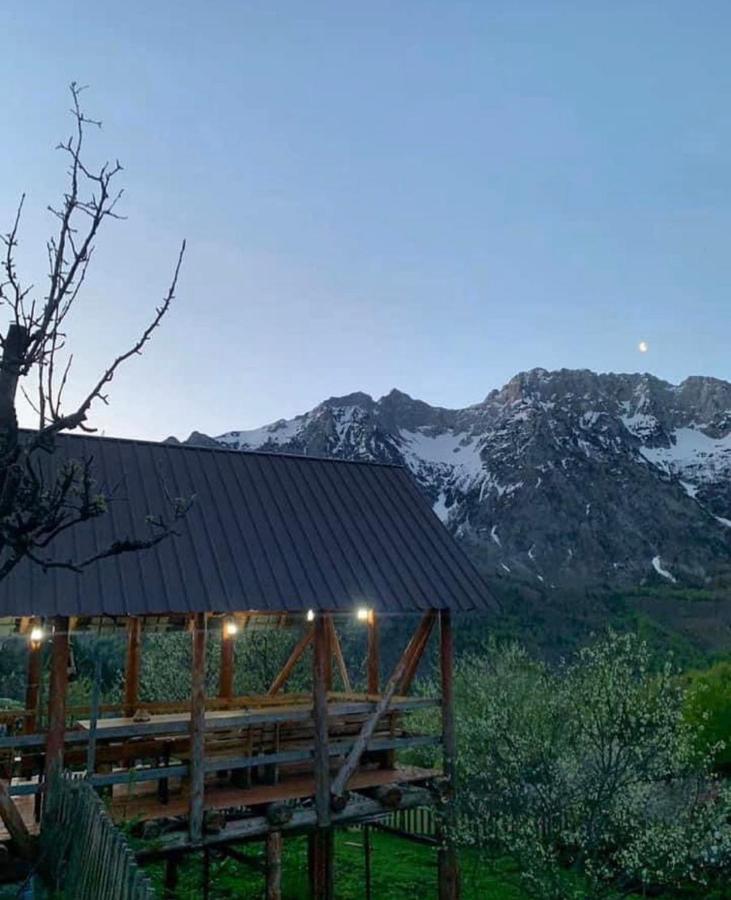 Guesthouse Kukaj Valbone Buitenkant foto