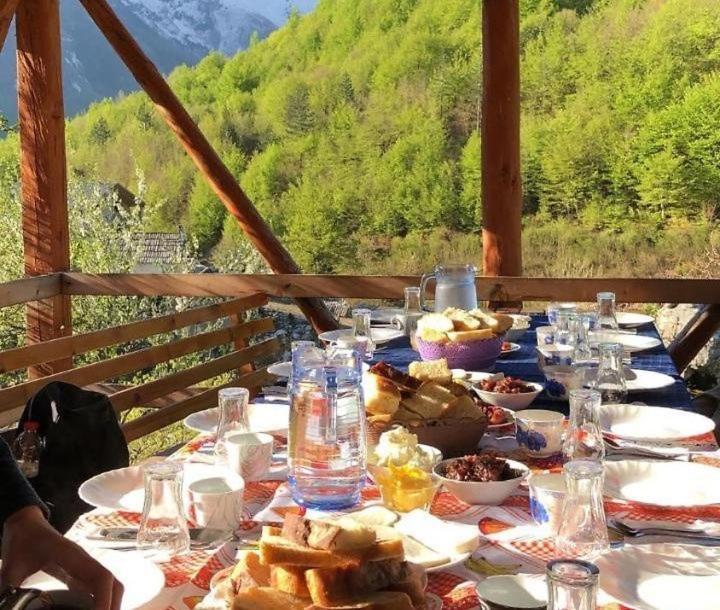 Guesthouse Kukaj Valbone Buitenkant foto