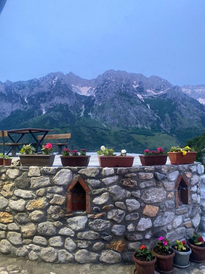Guesthouse Kukaj Valbone Buitenkant foto
