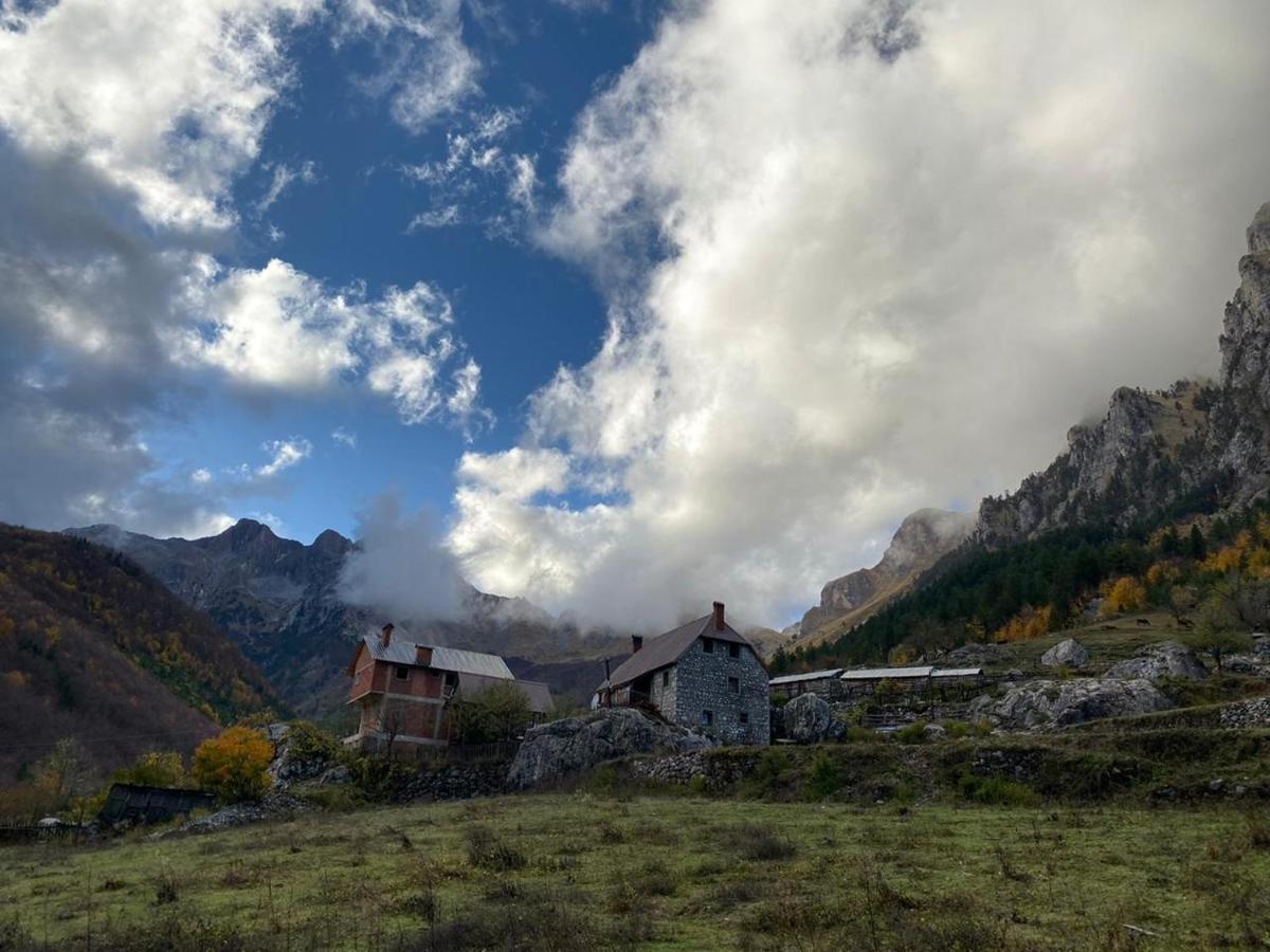 Guesthouse Kukaj Valbone Buitenkant foto